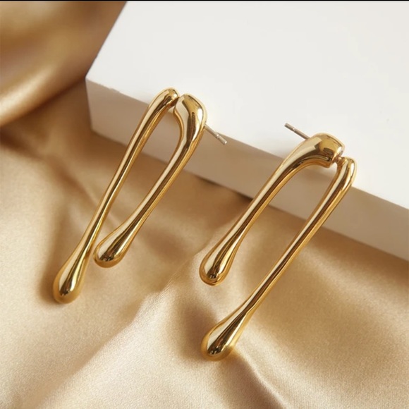 Jewelry - NWT 18k GOLD PLATED UNIQUE EARRINGS